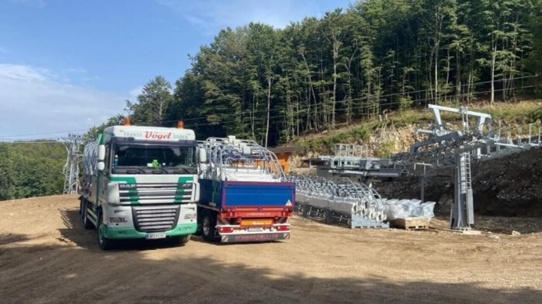 Laceno, nuovo capitolo per le seggiovie: iniziato il montaggio degli impianti Seggiovie pronte a rilanciare il comprensorio sciistico di Bagnoli Irpino    — Laceno: Nuove seggiovie in montaggio